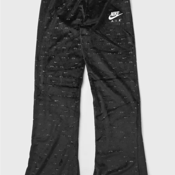 Women’s Logo Nike Air Black Tracksuit set 
Pant Size L
Top Size L - Picture 5 of 7